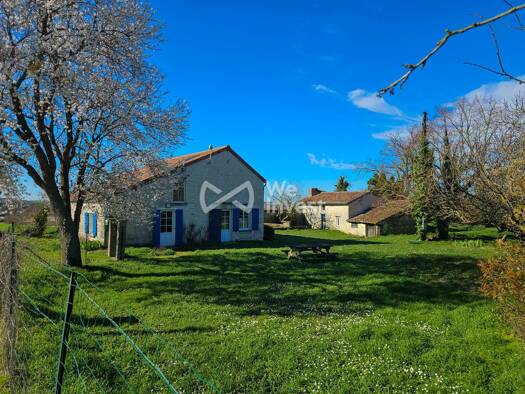 Maison à vendre 178 500 € 3 pièces 2 chambres 120 m² 1 460 m² de terrain Sérigny 86230