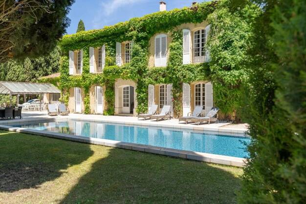 Maison de ville à vendre 2 650 000 € 15 pièces 9 chambres 460 m² 15 000 m² de terrain Village-Cagueloup-Gueissard Saint-Cyr-sur-Mer 83270