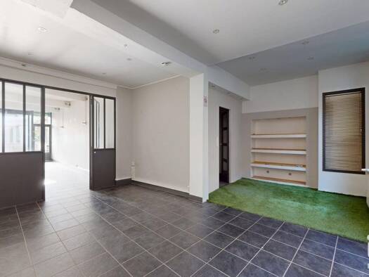 Boutique à vendre 115 000 € 52 m² de surface de vente Saint Germain-Hôtel de Ville-Saint Pierre Auxerre 89000