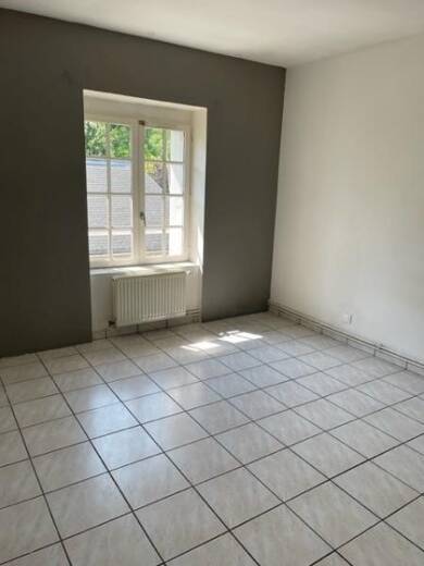 Appartement à louer 550 € 3 pièces 2 chambres 77,2 m² Dernier étage, Étage 2/2 L'Hippodrome-Le Bois-Monzil-Zone Industrielle Villars 42390