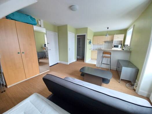 Appartement à vendre 28 500 € 1 pièce 24 m² Étage 3/3 Mauriac 15200