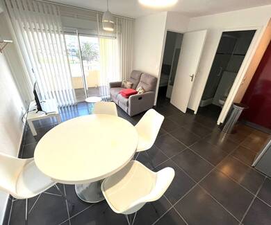 Appartement à louer 590 € 2 pièces 1 chambre 28 m² Étage 1/5 La Corniche Sete 34200