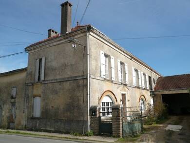 Ferme à vendre 252 625 € 9 pièces 4 chambres 145 m² 2 508 m² de terrain Burie 17770