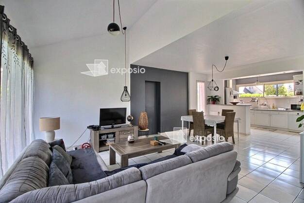 Maison à louer 1 100 € 5 pièces 4 chambres 100,8 m² 506 m² de terrain Morlaàs 64160