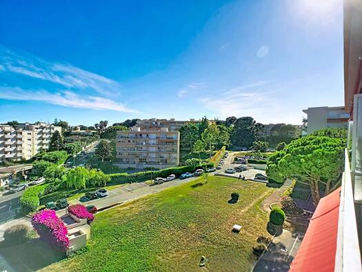 Appartement à vendre 346 000 € 3 pièces 2 chambres 82,04 m² Étage 4/5 Les Âmes du Puragtoire Antibes 06600