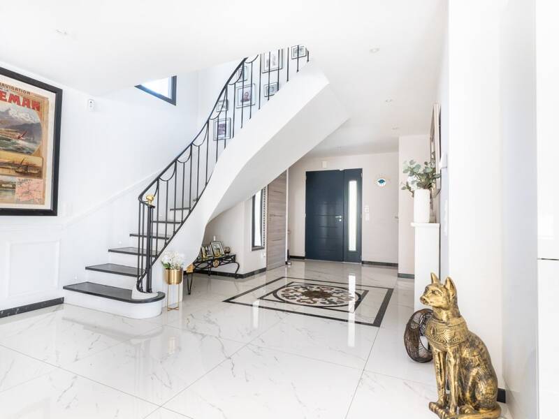 Maison à vendre, 188m², ETREMBIERES