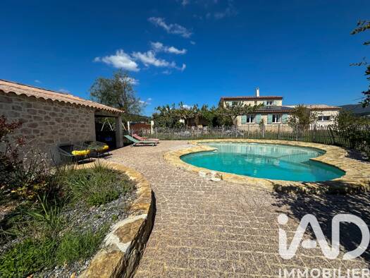 Maison à vendre 680 000 € 4 pièces 3 chambres 133 m² 1 800 m² de terrain Les Cahides-L'Hubac-L'Hubac de Capus Cuers 83390