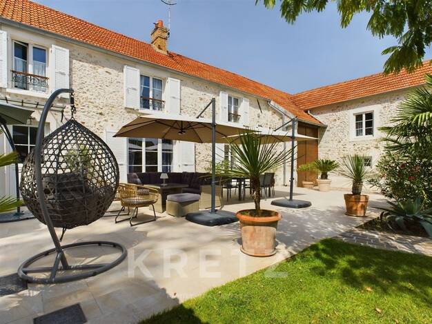 Ferme à vendre 1 290 000 € 9 pièces 6 chambres 366 m² 968 m² de terrain Bruyères-le-Châtel 91680