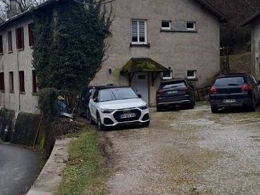 Appartement à louer 870 € 3 pièces 2 chambres 117 m² Virieu-le-Grand 01510