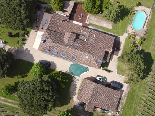 Local commercial à vendre 598 000 € 400 m² de surface de vente Saint-Émilion 33330