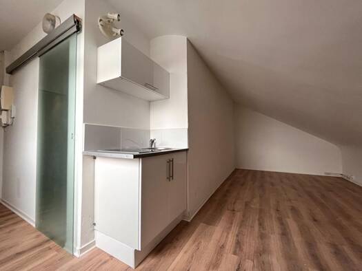 Appartement à louer 299 € 1 pièce 12,2 m² 5ème étage dès le 13/04/2026 Centre République Armentières 59280