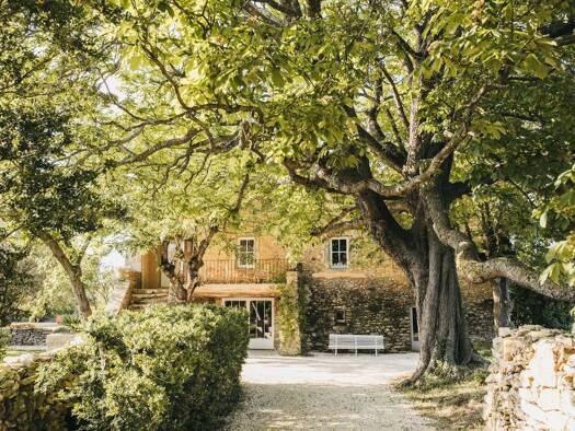Mas à vendre 1 880 000 € 13 pièces 4 chambres 407 m² 18 000 m² de terrain Nord Uzès 30700