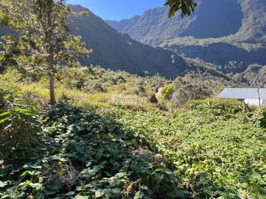 Terrain constructible à vendre 71 200 € 1 266 m² de terrain Cilaos 97413