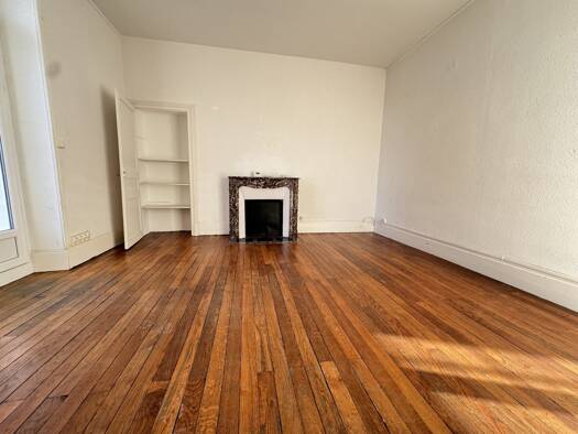 Duplex à vendre 119 000 € 6 pièces 4 chambres 166 m² Étage 1/1 Montluçon 03100