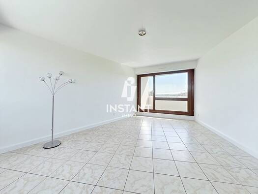 Appartement à vendre 299 000 € 4 pièces 2 chambres 79,99 m² Étage 16/16 Hôtel de Ville Créteil 94000