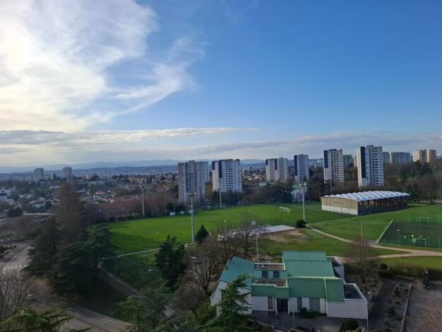 Appartement à vendre 99 000 € 3 pièces 2 chambres 67 m² Étage 9/16 Les Minguettes-Charles Perrault Vénissieux 69200