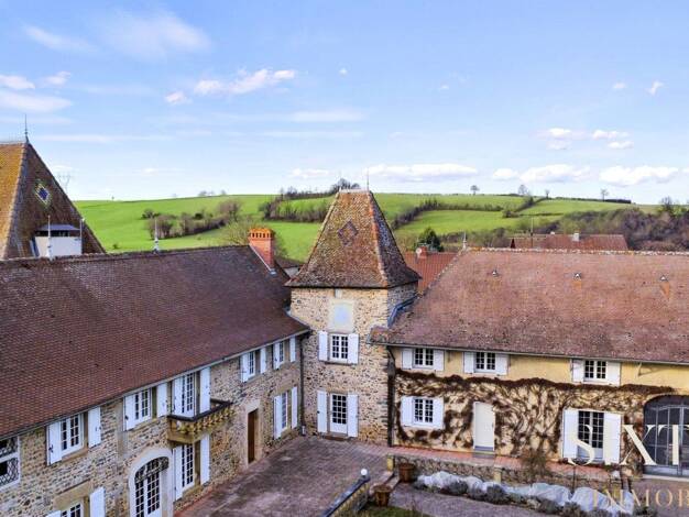 Château à vendre 1 490 000 € 14 pièces 10 chambres 472,2 m² 4 468 m² de terrain Maubec 38300