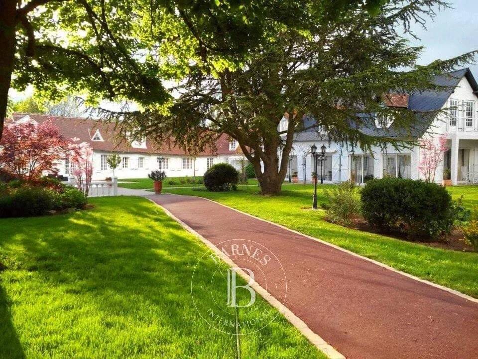Maison à vendre, 703m², TREMBLAY LES VILLAGES