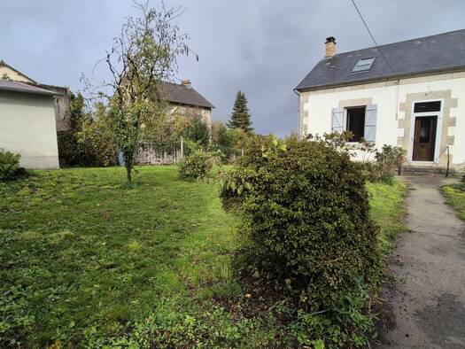 Maison à vendre 158 500 € 5 pièces 3 chambres 121 m² 693 m² de terrain Centre Ville Guéret 23000