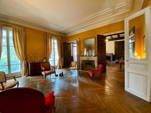 Appartement à vendre 329 000 € 8 pièces 5 chambres 312 m² Étage 1/3 Centre Chalon-sur-Saône 71100