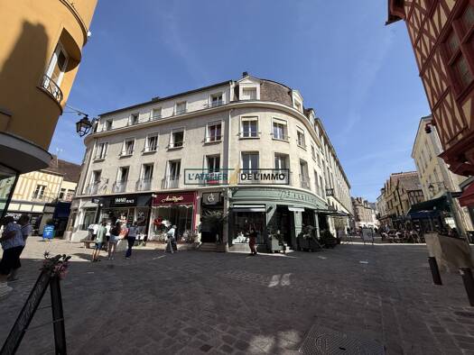 Appartement à vendre 210 000 € 1 pièce 130,87 m² Étage 2/3 Saint Germain-Hôtel de Ville-Saint Pierre Auxerre 89000