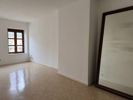 Appartement à louer 700 € 2 pièces 1 chambre 64 m² Étage 3/3 Centre Ville Thionville 57100