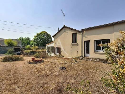 Maison à vendre 136 500 € 5 pièces 2 chambres 123,42 m² 920 m² de terrain Nord Doué-en-Anjou 49700