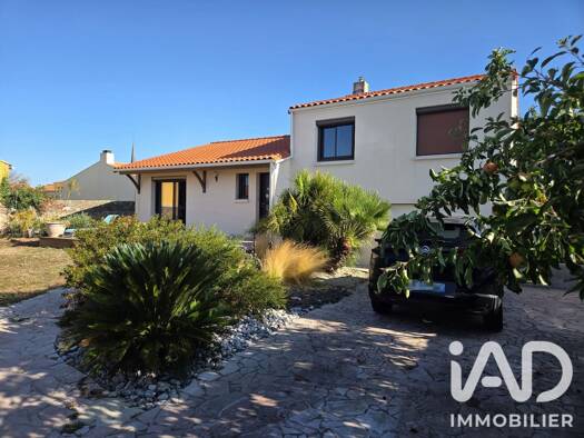 Maison à vendre 467 500 € 5 pièces 4 chambres 136 m² 618 m² de terrain Avenue Mitterand Est Les Sables-d'Olonne 85340