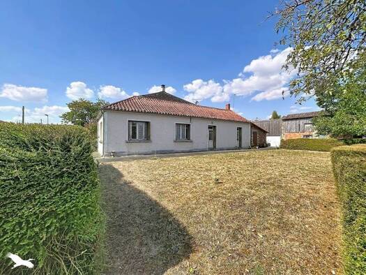 Maison de plain-pied à vendre 119 460 € 4 pièces 2 chambres 79 m² 1 059 m² de terrain Saint-Georges-de-Rex 79210