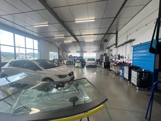 Local d'activités à louer 3 576 € 276 m² d'espace de stockage Corbières-en-Provence 04220