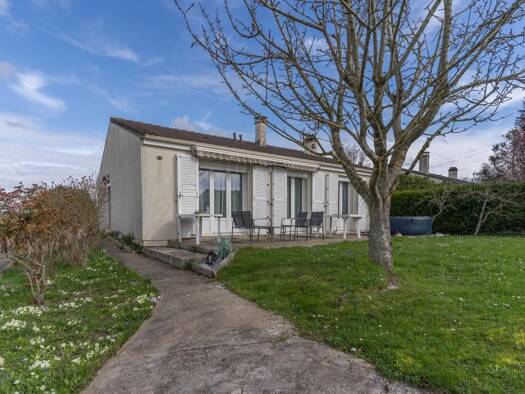 Maison de plain-pied à vendre 290 000 € 4 pièces 3 chambres 83 m² 556 m² de terrain Guerville 78930