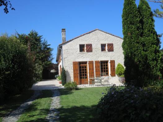 Maison à vendre 332 000 € 7 pièces 4 chambres 250 m² 1 210 m² de terrain Saint-Martin-de-Juillers 17400