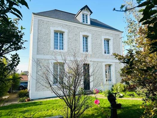 Maison à vendre 420 000 € 5 pièces 3 chambres 140 m² 697 m² de terrain Neuville-Vieux Neuville Dieppe 76200