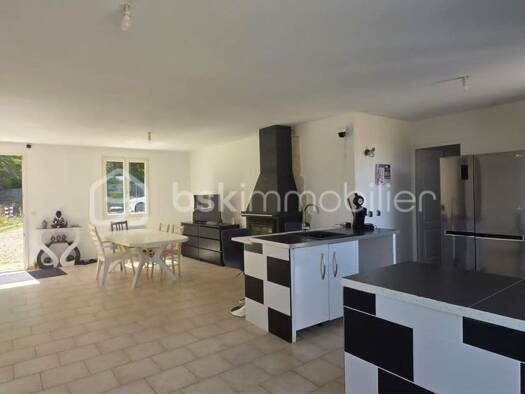 Maison de plain-pied à vendre 167 000 € 5 pièces 4 chambres 97 m² 1 629 m² de terrain Courtenay 45320