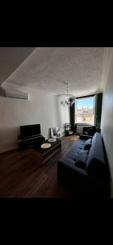 Appartement à louer 700 € 2 pièces 1 chambre 41 m² Dernier étage, Étage 2/2 Pelissanne 13330