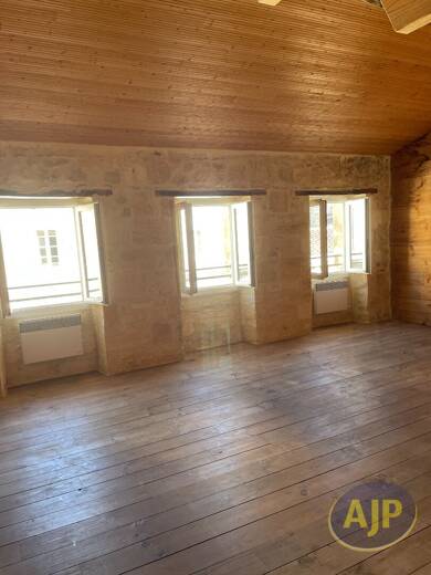 Duplex à louer 610 € 2 pièces 1 chambre 48 m² Dernier étage, Étage 2/2 Pauillac 33250