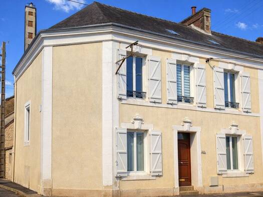 Demeure à vendre 265 000 € 6 pièces 4 chambres 155 m² 300 m² de terrain Mamers 72600