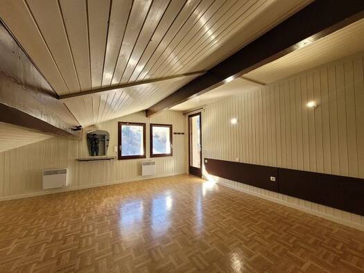 Appartement à louer 925 € 3 pièces 2 chambres 68,6 m² 1er étage Thônes 74230