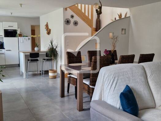 Maison à vendre 369 200 € 6 pièces 4 chambres 150 m² 5 264 m² de terrain Tréméoc 29120