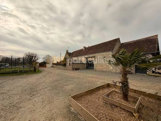 Maison de plain-pied à vendre 627 000 € 9 pièces 5 chambres 265 m² 43 900 m² de terrain Bléré 37150