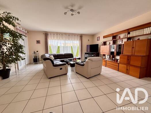 Maison de plain-pied à vendre 280 000 € 3 pièces 2 chambres 103 m² 505 m² de terrain L'Éguille 17600