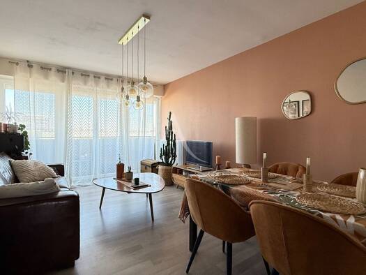 Appartement à vendre 139 200 € 3 pièces 2 chambres 67 m² Étage 4/4 Robretières La Roche-sur-Yon 85000