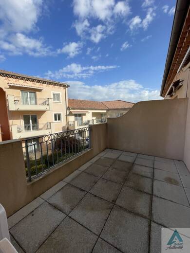 Appartement à vendre 95 000 € 1 pièce 24 m² Étage 1/2 Plan d Aups Ste Baume 83640