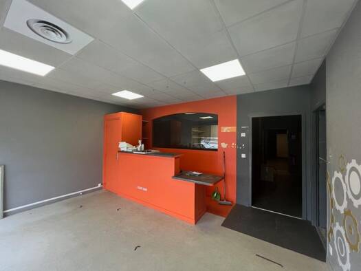 Local commercial à louer 1 300 € 190 m² de surface de vente Melou-Chartreuse Castres 81100