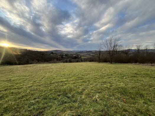 Terrain constructible viabilisé à vendre 330 000 € 2 225 m² de terrain Val d'Oingt 69620