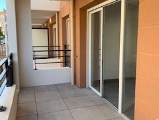 Appartement à louer 680 € 2 pièces 1 chambre 35,1 m² RDC Toulon 83000