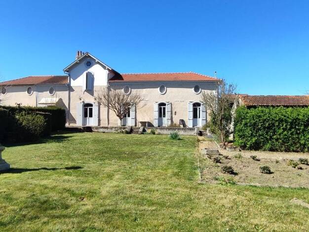 Maison à vendre 269 000 € 8 pièces 6 chambres 289 m² 2 275 m² de terrain Vic-en-Bigorre 65500