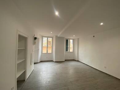 Appartement à louer 675 € 2 pièces 1 chambre 49 m² Étage 2/4 Centre Ville Ancien Bastia 20200