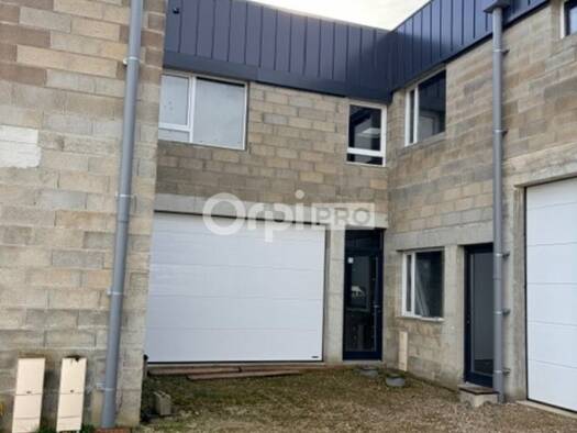Local d'activités à louer 2 200 € 304 m² d'espace de stockage Champfleury 51500