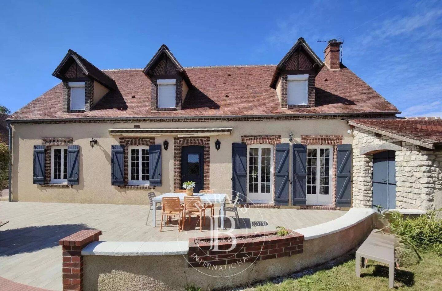 Maison à vendre, 431m², TREMBLAY LES VILLAGES